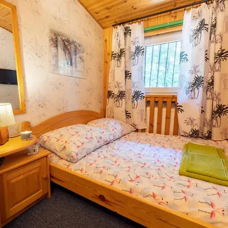 Caloroczny Jaskowa 30 Dom 4 別荘 Leleszki