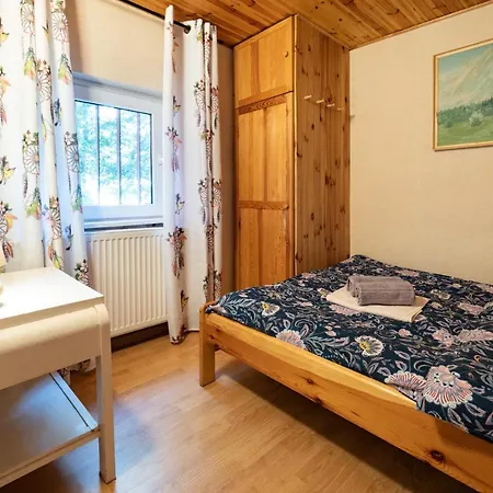 Caloroczny Jaskowa 30 Dom 4 別荘 Leleszki