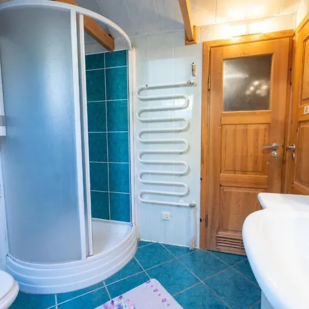 Caloroczny Jaskowa 30 Dom 4 別荘 Leleszki